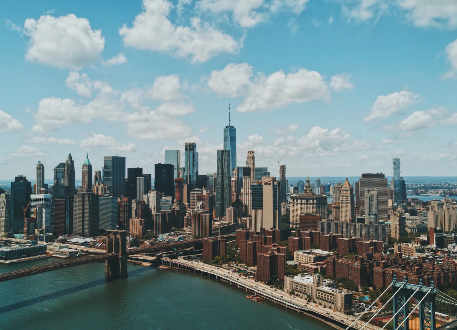 Manhattan skyline and the Brooklyn Bridge in New York City